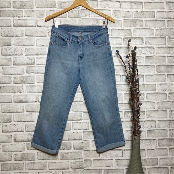 Levi's Pants - 4/$25 Levi’s Strauss & Co. light washed jeans 27